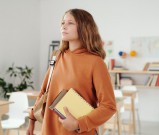 成都五月花学校空勤,机场安检专业有什么样的报