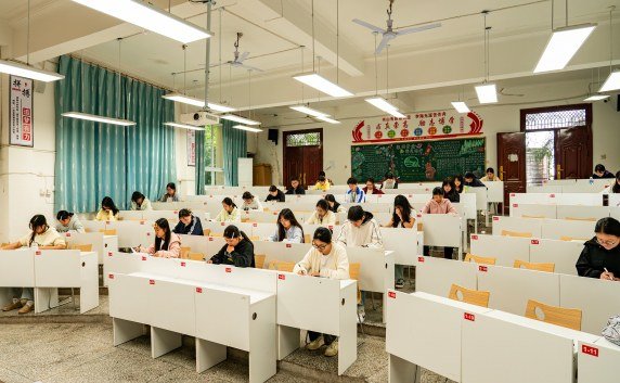 学校计算机实训课堂
