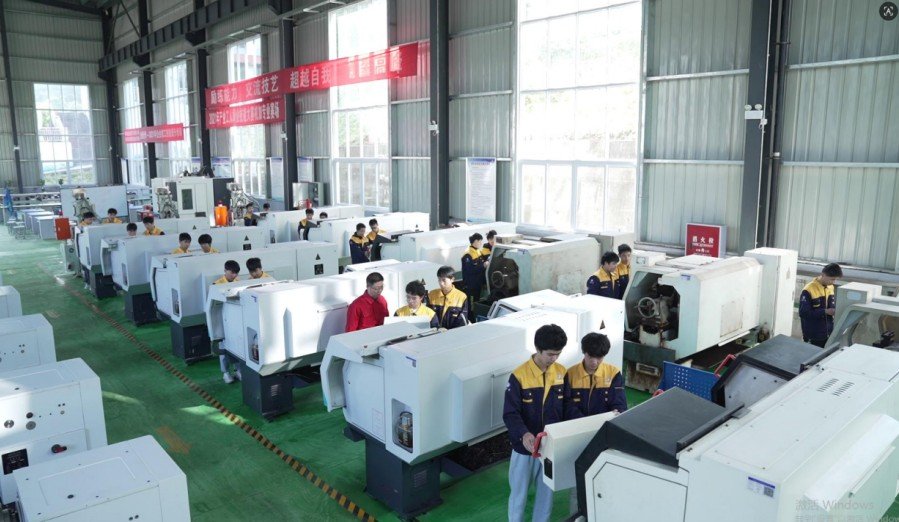 四川省华蓥职业技术学校实训课堂
